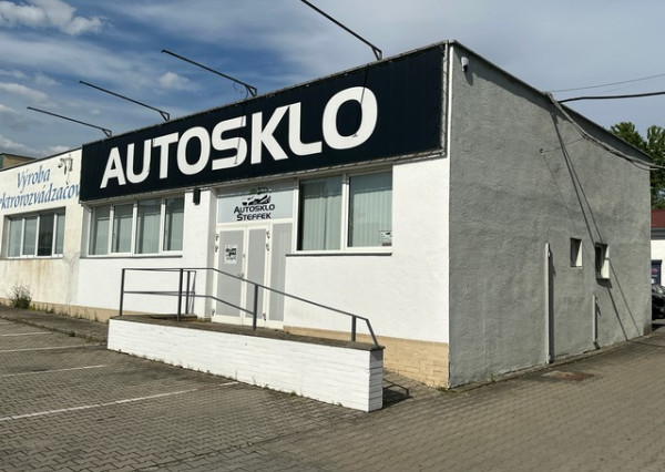 Obchodno-servisný priestor na prenájom – 72 m2, Bajkalská ul.