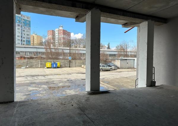 Skladovací priestor na prenájom - 300-600 m2, Kopčianska ul.