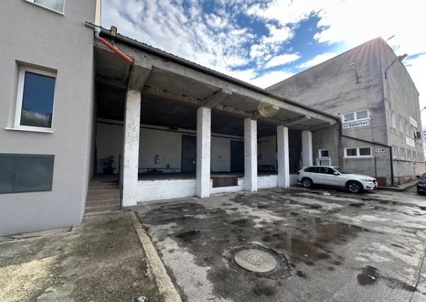 Skladovací priestor na prenájom - 300-600 m2, Kopčianska ul.
