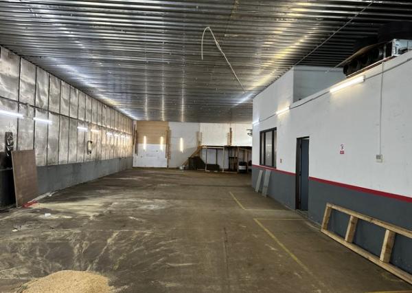 Priestory pre autoservis, sklad alebo ľahkú výrobu - 300 m2, Púchovská ul.