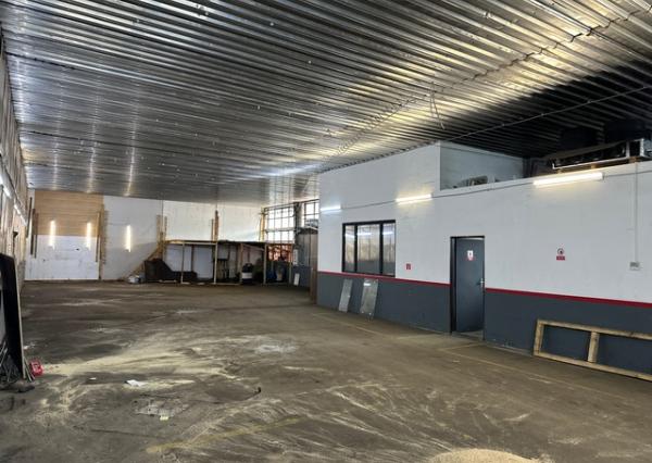 Priestory pre autoservis, sklad alebo ľahkú výrobu - 300 m2, Púchovská ul.