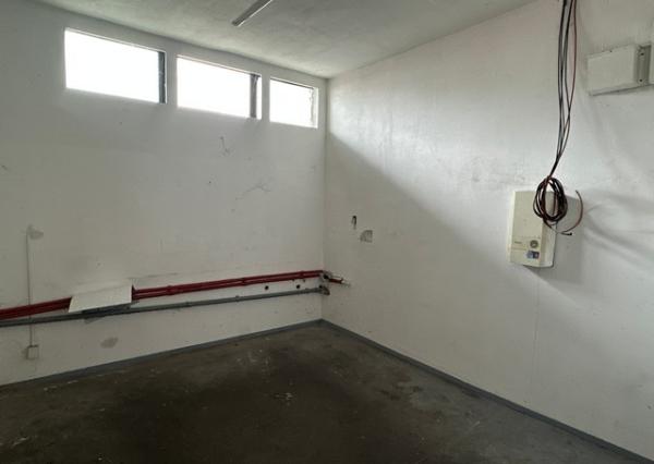 Priestory pre autoservis, sklad alebo ľahkú výrobu - 300 m2, Púchovská ul.