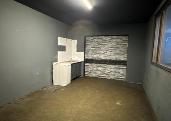 Priestory pre autoservis, sklad alebo ľahkú výrobu - 300 m2, Púchovská ul.