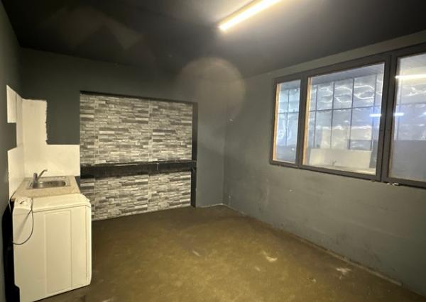 Priestory pre autoservis, sklad alebo ľahkú výrobu - 300 m2, Púchovská ul.