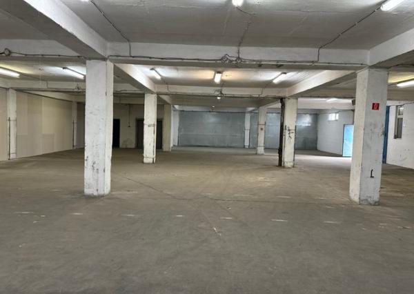 Skladový-výrobný priestor s prívodom vody - 423 m2, Púchovská ul.