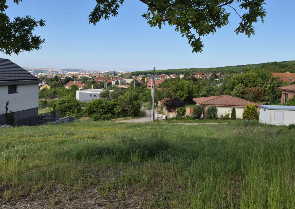 Predám stavebný pozemok - Nitrianske Hrnčiarovce 2671m2