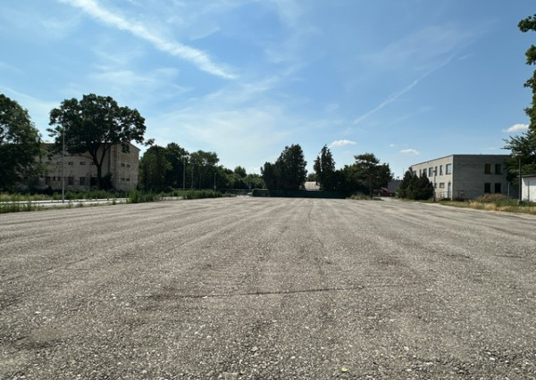 Spevnené komerčné plochy na prenájom - 4.724 m2, Poľovnícka ul.