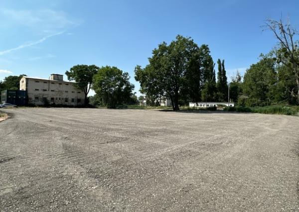 Spevnené komerčné plochy na prenájom - 4.724 m2, Poľovnícka ul.