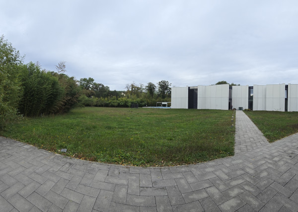 Luxusná dizajnová vila v Lozorne s bazénom a kinom