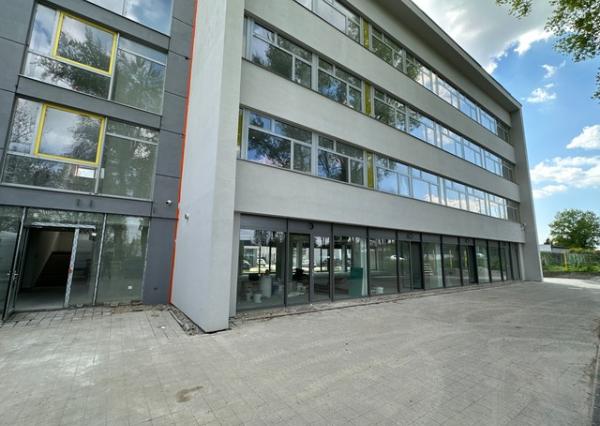 Multifunkčný priestor na prenájom – 680 m², Vlčie hrdlo