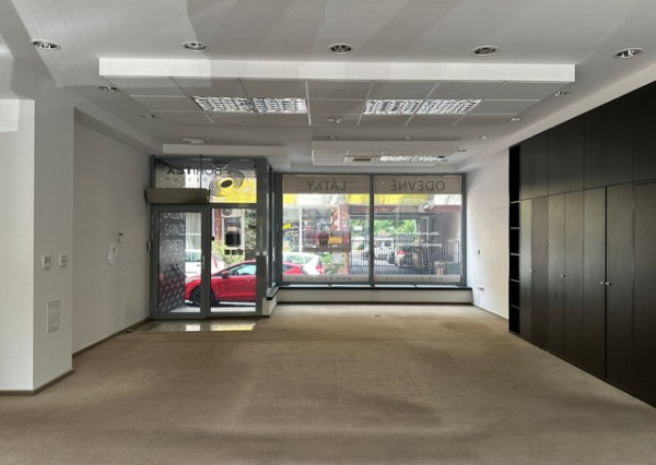Obchodný priestor s parkovaním na prenájom - 210 m2, ul. Kozia