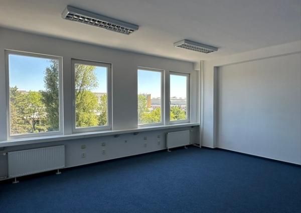 Kancelária s bezplatným parkovaním na prenájom - 72 m2, Rybničná ul.