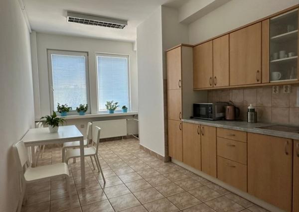 Kancelária s bezplatným parkovaním na prenájom - 72 m2, Rybničná ul.