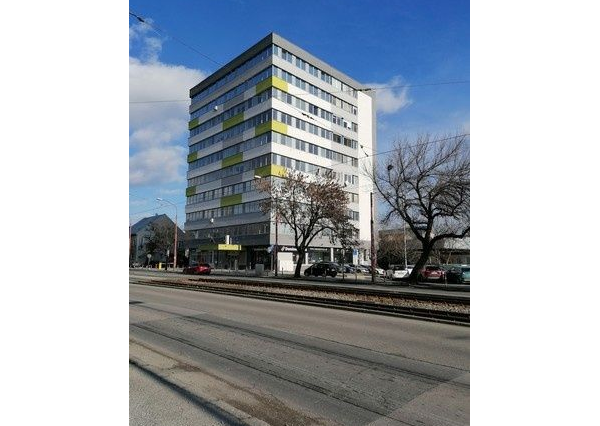 Trojkancelária s parkovacím miestom zdarma - 44,36 m2