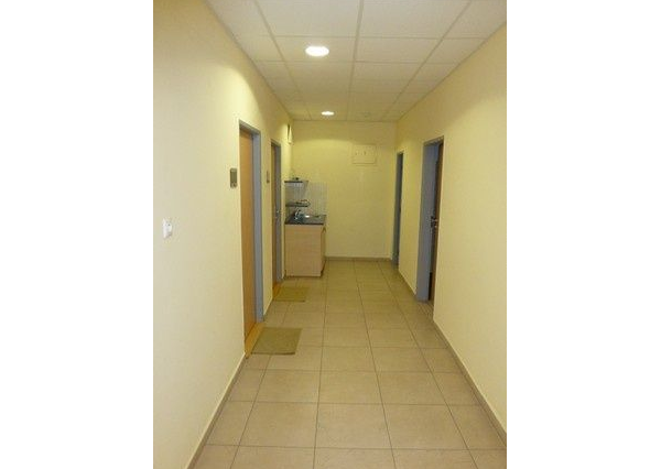 Trojkancelária s parkovacím miestom zdarma - 44,36 m2