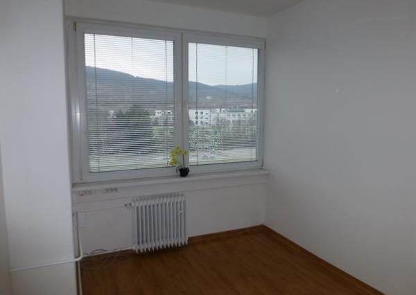Trojkancelária s parkovacím miestom zdarma - 44,36 m2