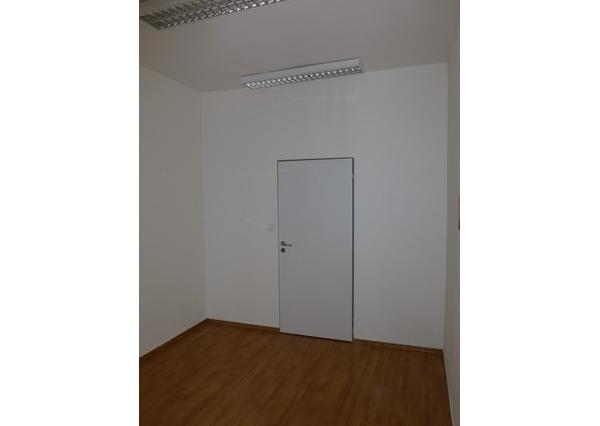 Trojkancelária s parkovacím miestom zdarma - 44,36 m2