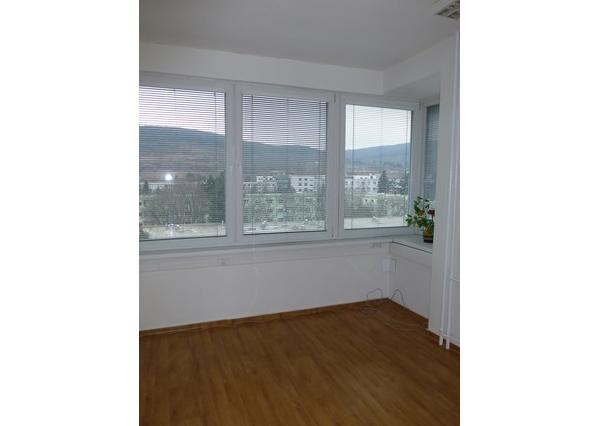 Trojkancelária s parkovacím miestom zdarma - 44,36 m2