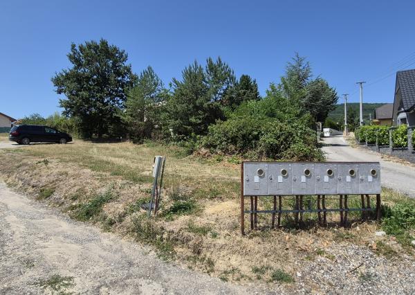 Predám stavebný pozemok Nitrianske Hrnčiarovce.