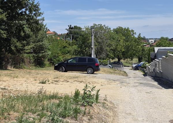 Predám stavebný pozemok Nitrianske Hrnčiarovce.