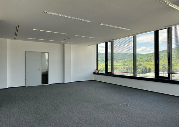 Reprezentatívne kancelárske priestory Reding Tower 2- 141 m2, Račianska ul.