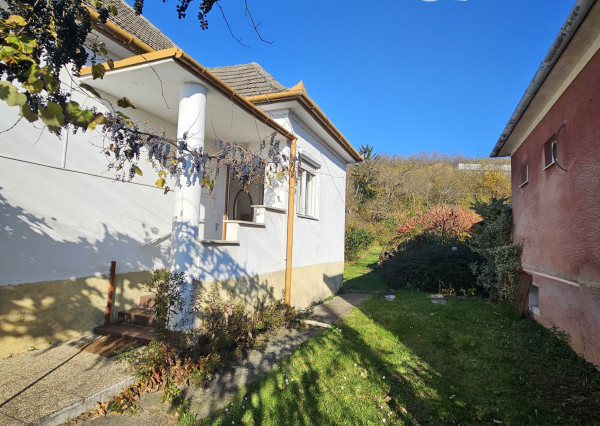 Na predaj rodinný dom v obci Ratnovce s krásnym  pozemkom 1202m2