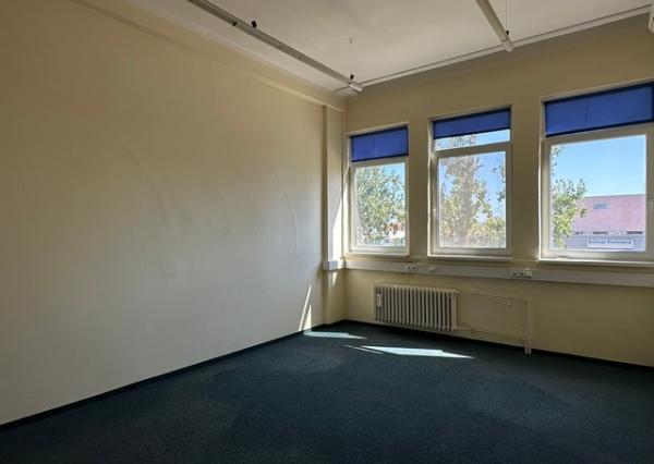 Kancelárske priestory na prenájom – od 15 m², Bojnická ul.