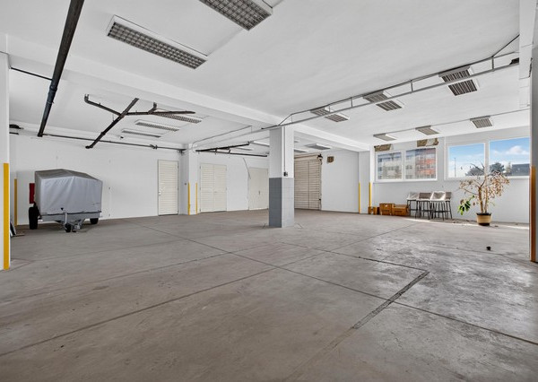 Obchodno-skladový priestor na prenájom - 246 m2, Vajnorská ul.