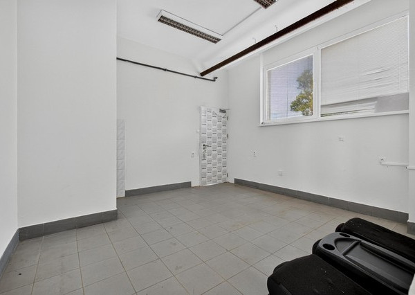 Obchodno-skladový priestor na prenájom - 246 m2, Vajnorská ul.