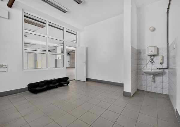 Obchodno-skladový priestor na prenájom - 246 m2, Vajnorská ul.