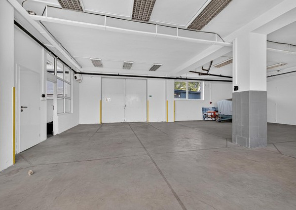 Obchodno-skladový priestor na prenájom - 246 m2, Vajnorská ul.