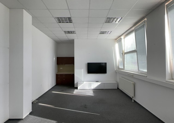 Skladovo-administratívny priestor na prenájom – 177 m², Račianska ul.