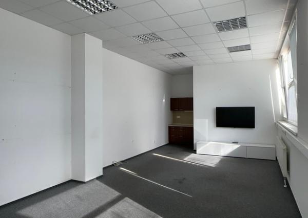 Skladovo-administratívny priestor na prenájom – 177 m², Račianska ul.