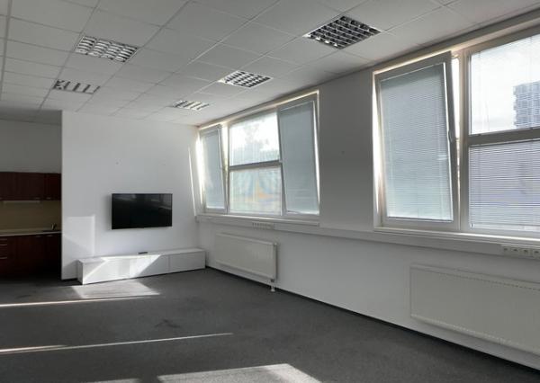 Skladovo-administratívny priestor na prenájom – 177 m², Račianska ul.