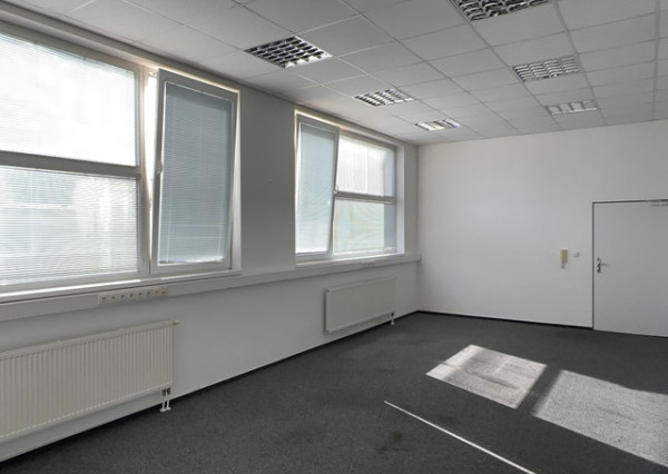Skladovo-administratívny priestor na prenájom – 177 m², Račianska ul.