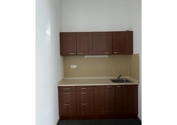 Skladovo-administratívny priestor na prenájom – 177 m², Račianska ul.