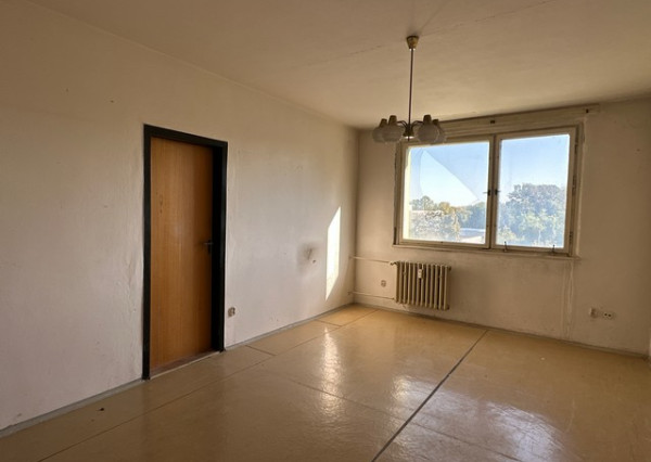 3-izbový byt v pôvodnom stave, lodžia, pivnica - 69 m2, ul. Mamateyova