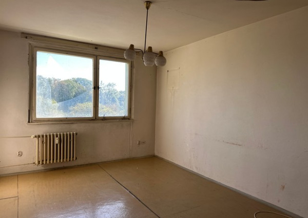 3-izbový byt v pôvodnom stave, lodžia, pivnica - 69 m2, ul. Mamateyova