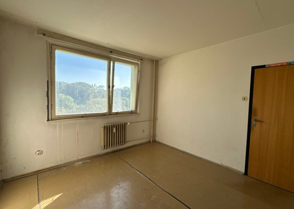 3-izbový byt v pôvodnom stave, lodžia, pivnica - 69 m2, ul. Mamateyova