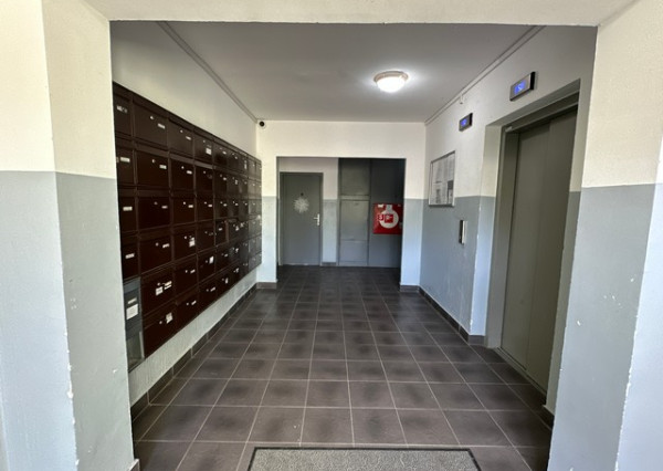 3-izbový byt v pôvodnom stave, lodžia, pivnica - 69 m2, ul. Mamateyova