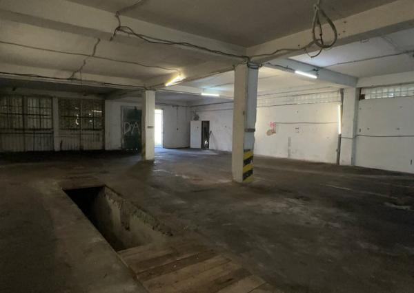 Priestor s montážnou jamou - 240 m2, Púchovská ul.
