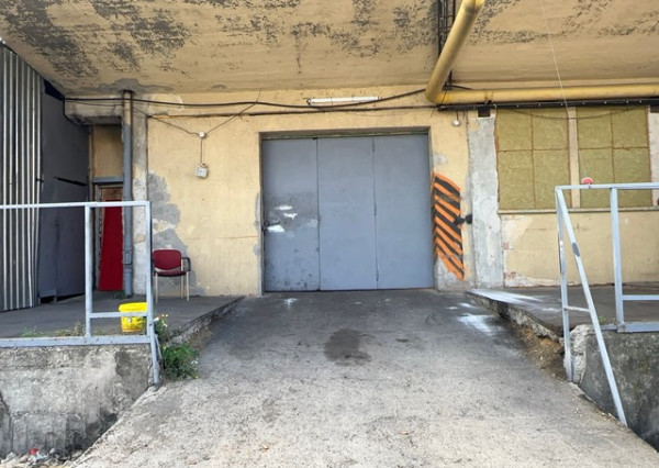 Priestor s montážnou jamou - 240 m2, Púchovská ul.