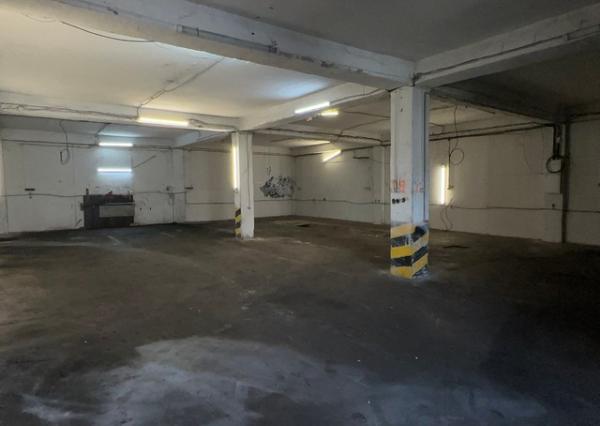 Priestor s montážnou jamou - 240 m2, Púchovská ul.