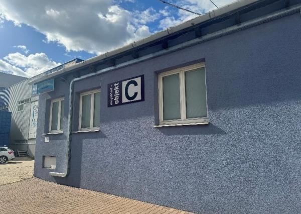 Obchodno-skladový priestor s chladiacim boxom – 140 m², ul. Stará Vajnorská