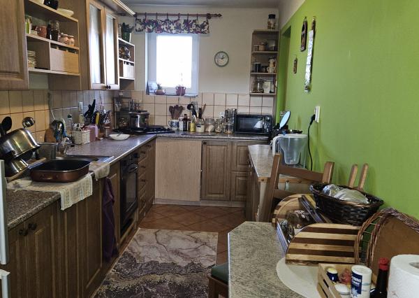 Priestranný rodinný dom s potenciálom dvojgeneračného bývania – Sokolovce pri Piešťanoch