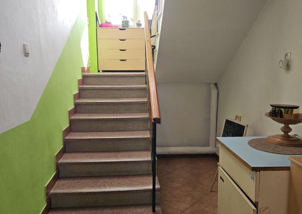 Priestranný rodinný dom s potenciálom dvojgeneračného bývania – Sokolovce pri Piešťanoch