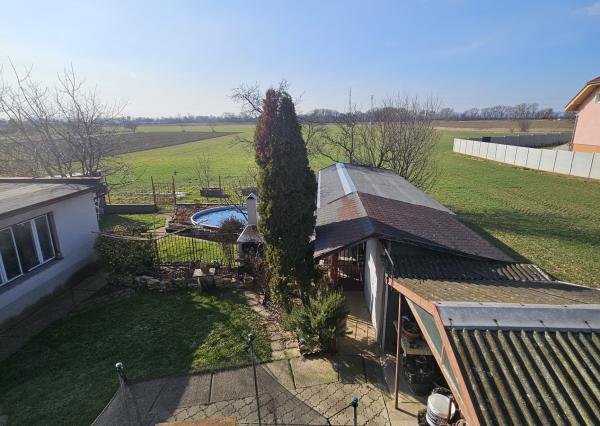 Priestranný rodinný dom s potenciálom dvojgeneračného bývania – Sokolovce pri Piešťanoch