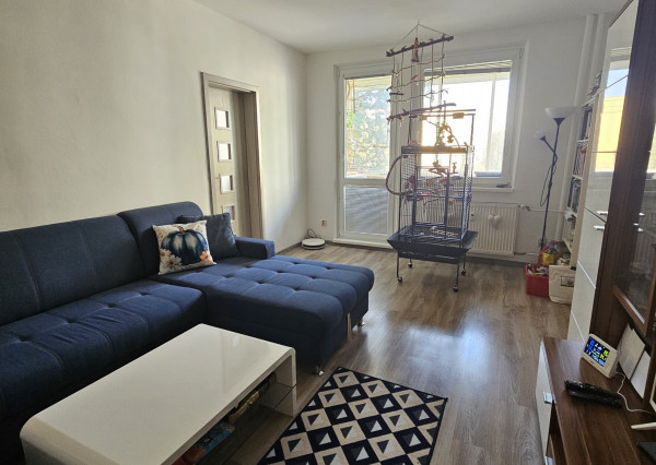 Na predaj 3-izbový byt s garážou  Bratislava – Rača