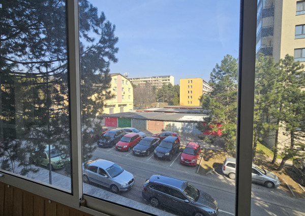 Na predaj 3-izbový byt s garážou  Bratislava – Rača