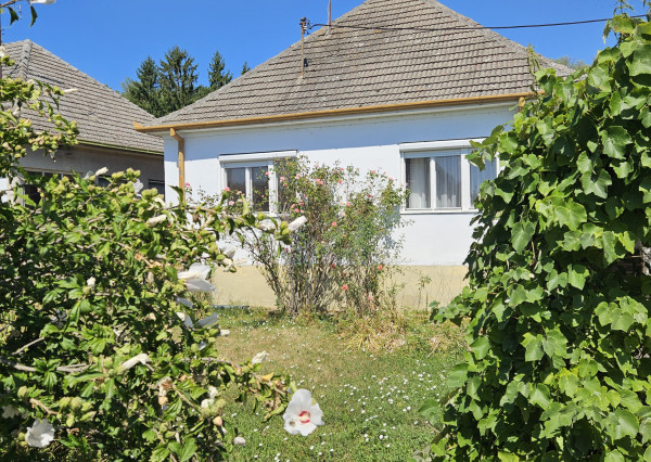 Na predaj rodinný dom v obci Ratnovce s krásnym  pozemkom 1202m2